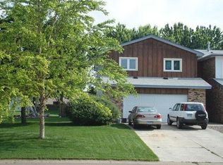 225 Zinnia Ln N, Plymouth, MN 55441