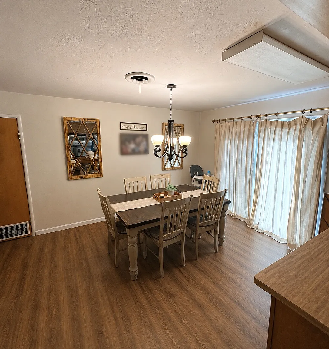 4 bed, 2066 sqft, $2,695 — Photo 2