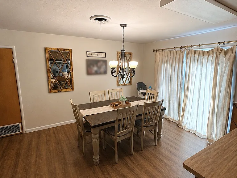 2210 Delle Dr — Photo 2