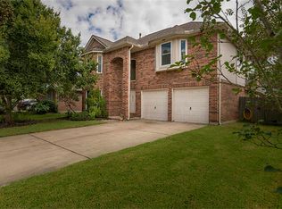 611 Oak Briar Dr, Kemah, TX 77565