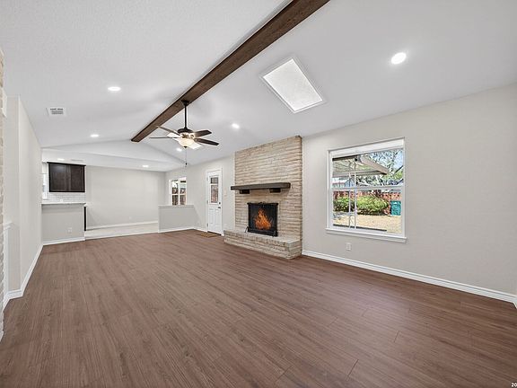 4th image of 611 Amistad Blvd
