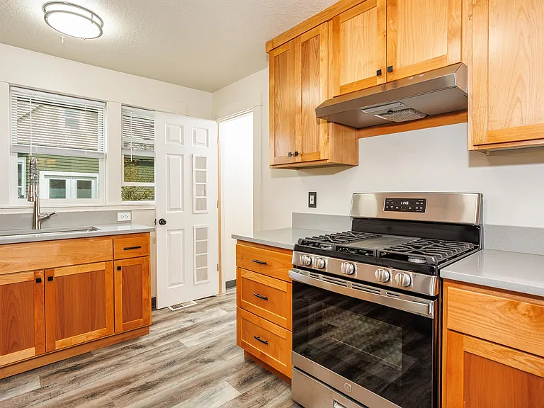 4313 N Kerby Ave — Photo 18