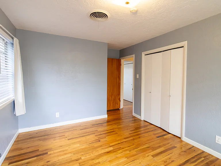 1556 Singleton Ave — Photo 16
