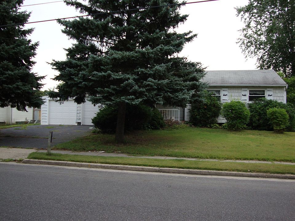 1st image of 111 Ronkonkoma Blvd