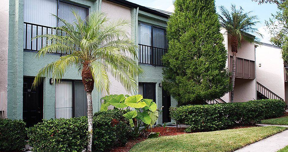1st image of 305 Glades Cir #072