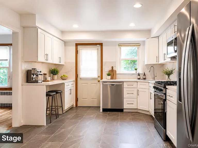 121 Manhasset Ave — Photo 14