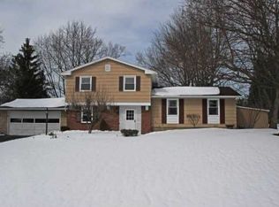 9 Burningtree Ln, Penfield, NY