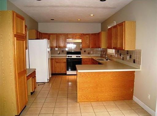 4th image of 6 Candlewood Ln