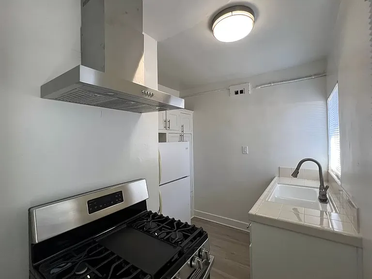 840 Grand Ave #1 — Photo 9
