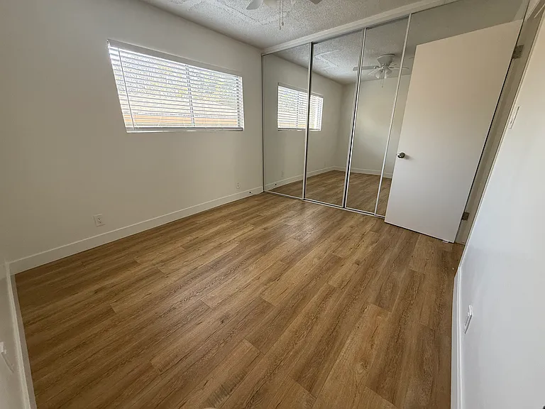 2nd Bedroom w/ Mirror Sliding Doors