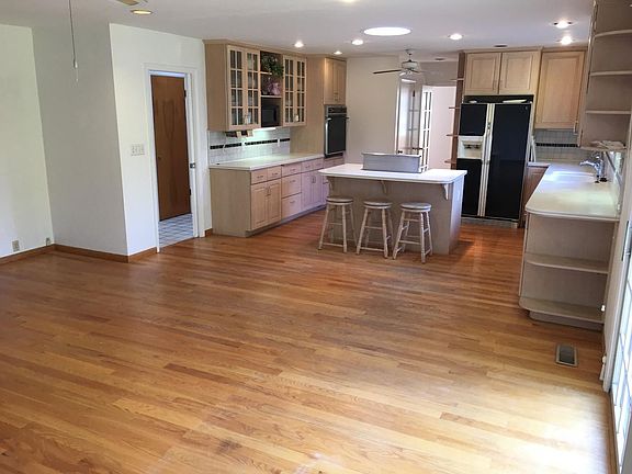 5th image of 1435 Dove Ln