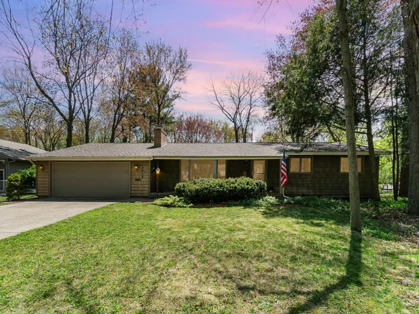 2212 Cranbrook Dr, Midland, MI 48642