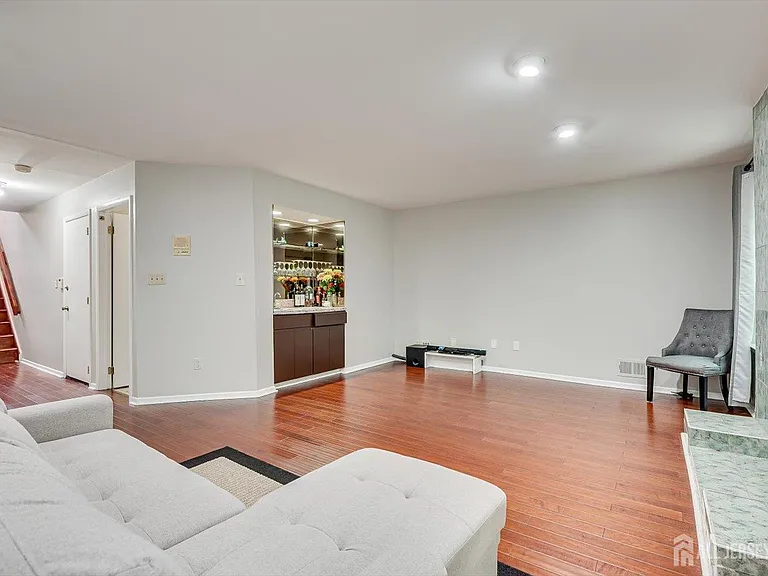 4506 Stonehedge Rd — Photo 43