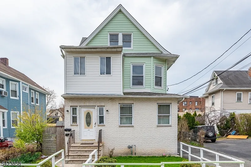 129 Howard Ave photo 1