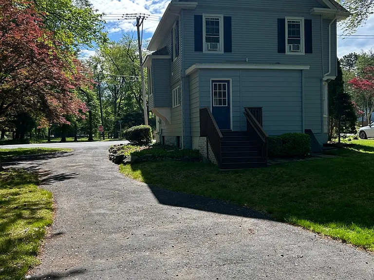 126 Grant Ave — Photo 4