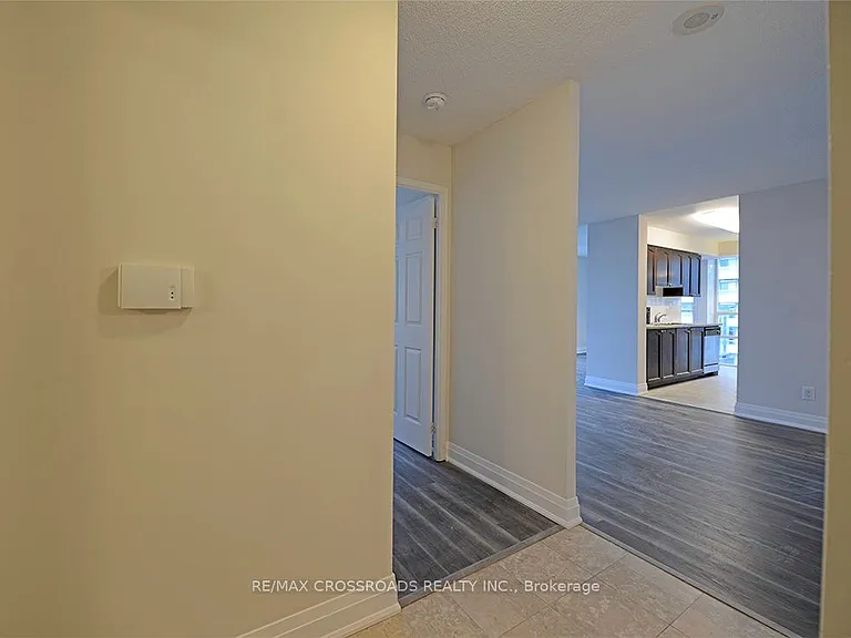 35 Hollywood Ave #1709 — Photo 7