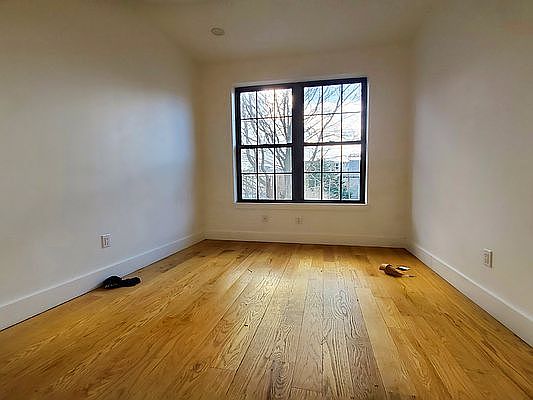 4th image of 584 Bushwick Ave #2R