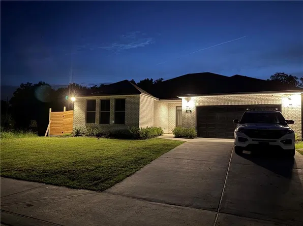 908 Water Oaks Dr, Waggaman, LA 70094