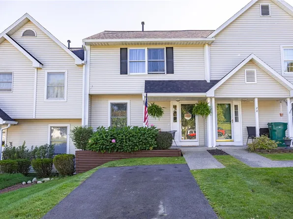 27 Old Meadow Ct, Livonia, NY 14487