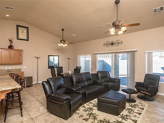 3rd image of 2077 E Crystal Dr