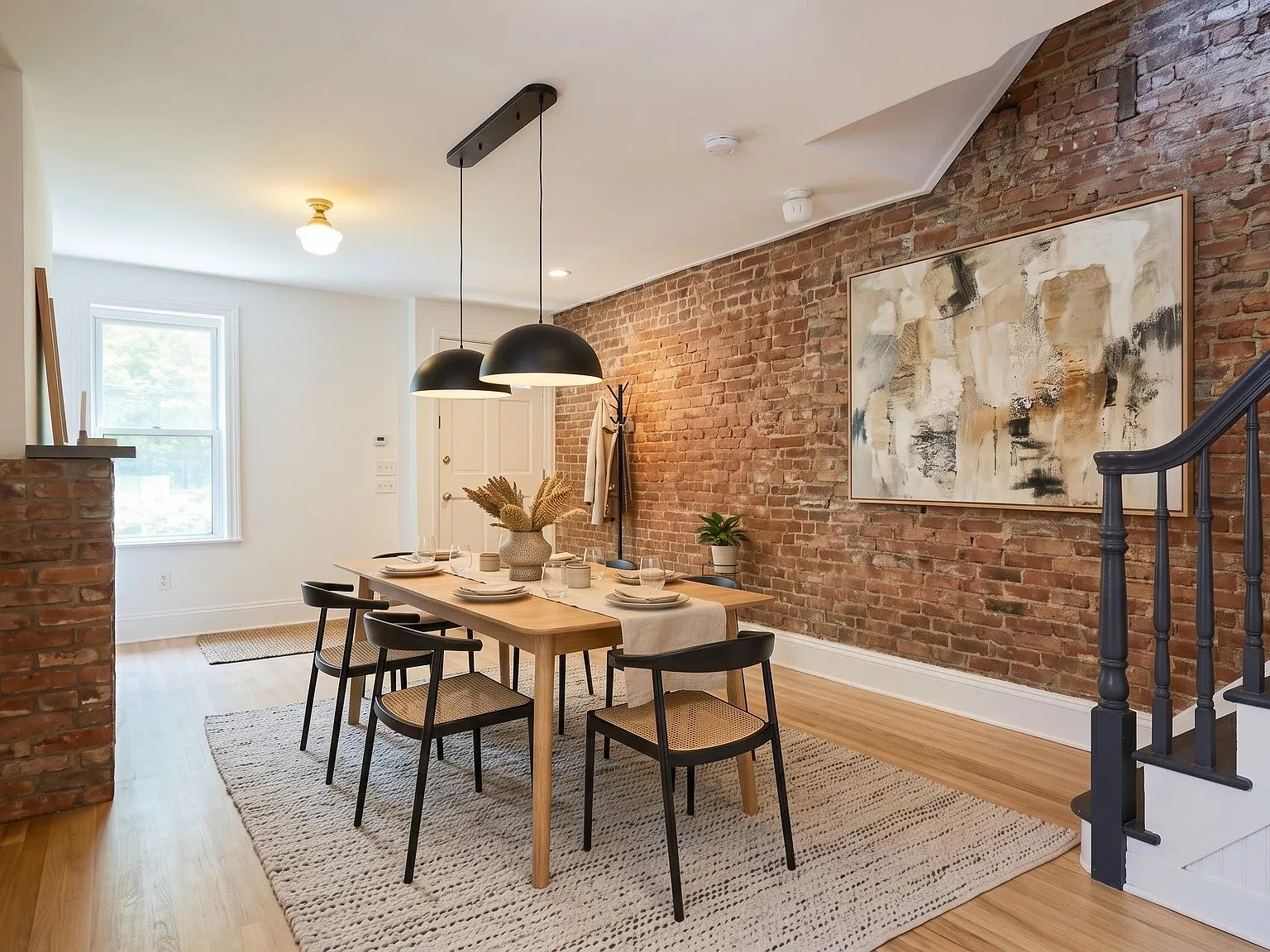 3 bed, 1.5 bath, 1325 sqft, $6,200 — Photo 3