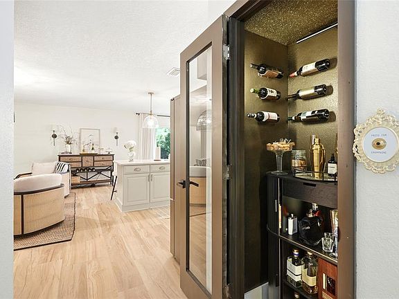 4th image of 8 Clearview Dr