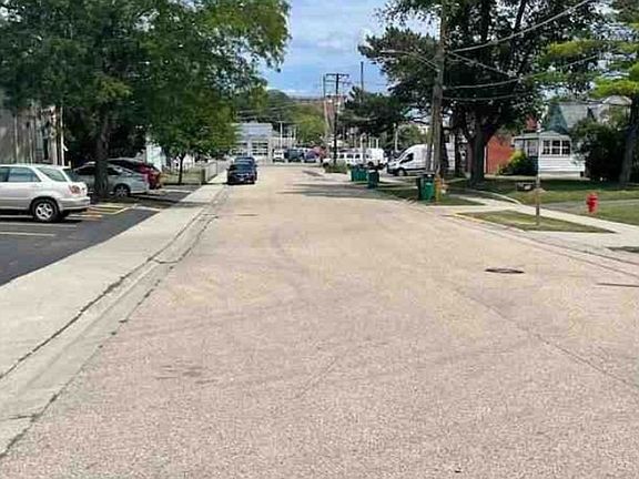 Exterior Neighborhood (street photo)