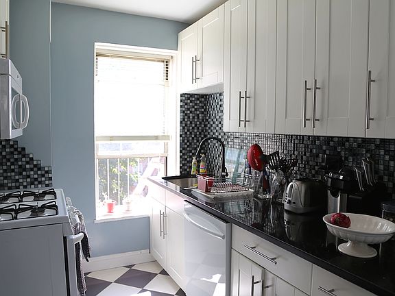 4th image of 3045 Hobart St APT 4E