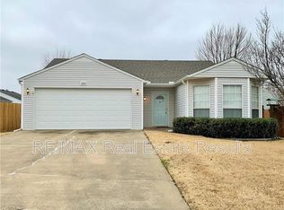 1203 Spring St, Bentonville, AR 72712
