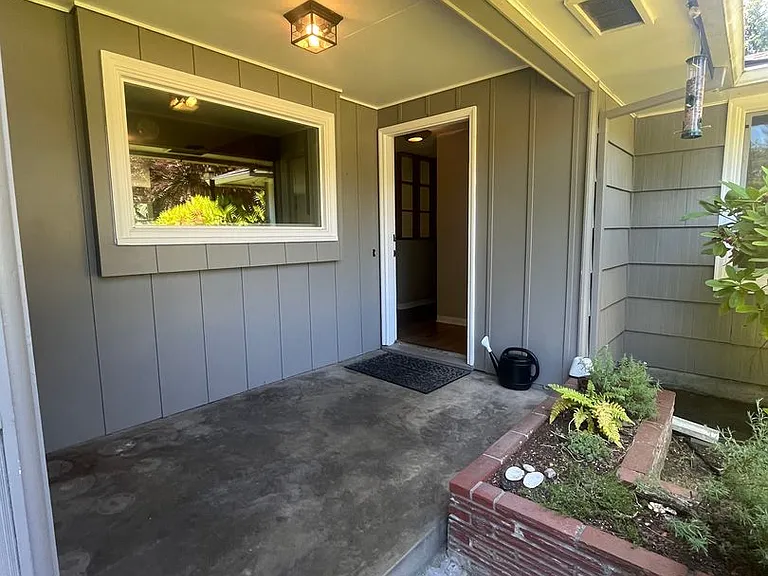 980 Sherwood Pl — Photo 3