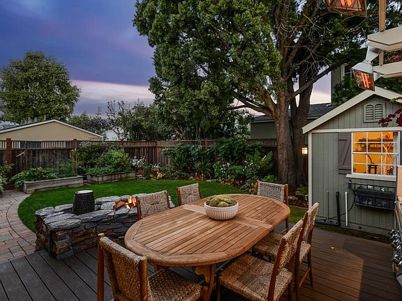 5th image of 415 Burlingame Ave
