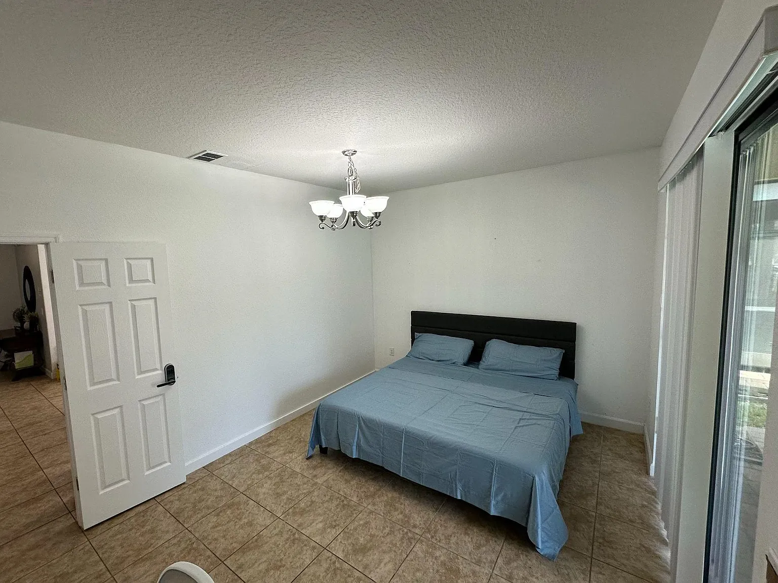 4 bed, 5.0 bath, 2842 sqft, $1,109 — Photo 4