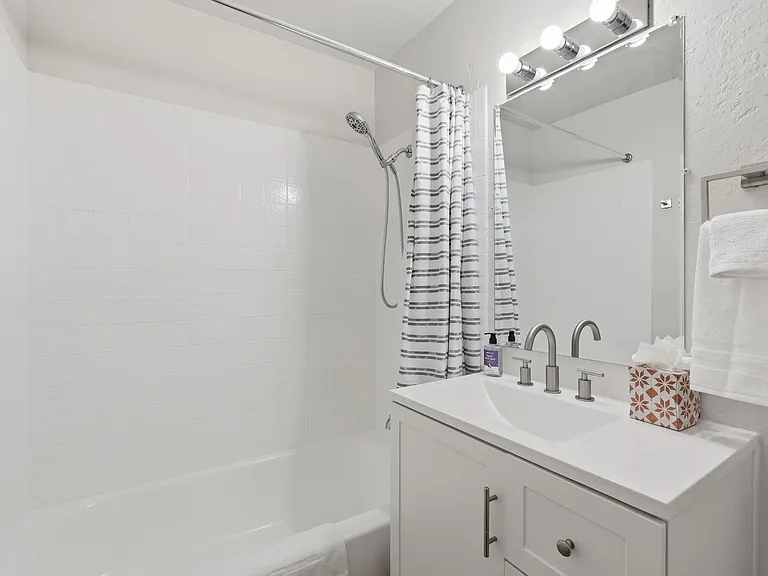 1421 E Roosevelt St #4 — Photo 24