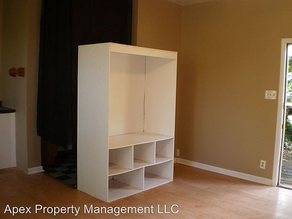 3rd image of 309 Hialeah Dr