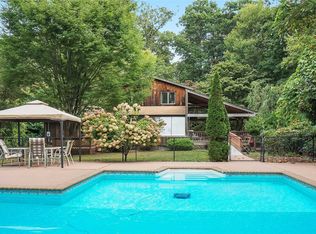 6 Arbor Rd, Shoreham, NY 11786