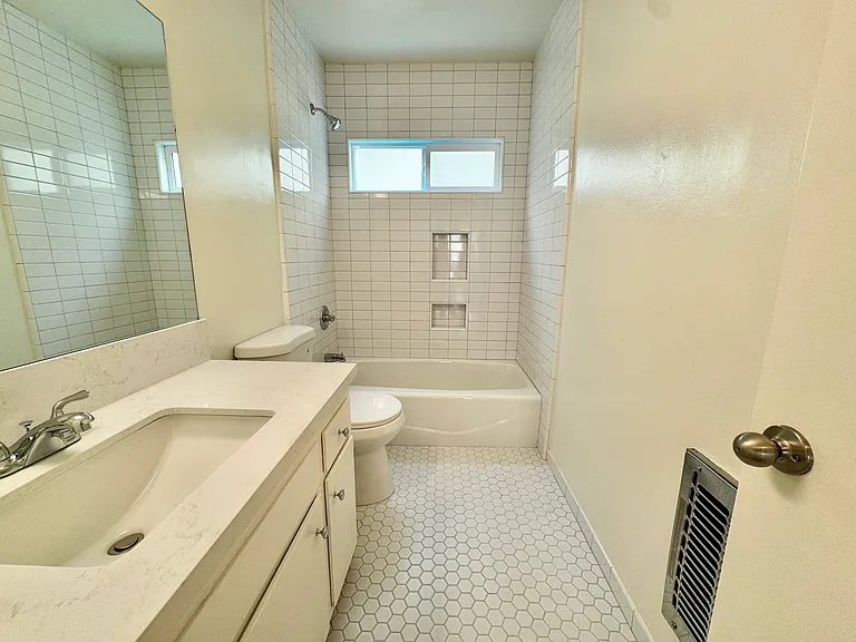 611 N Kings Rd #3 — Photo 14