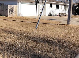 913 Franklin Ave, Harvey, ND 58341