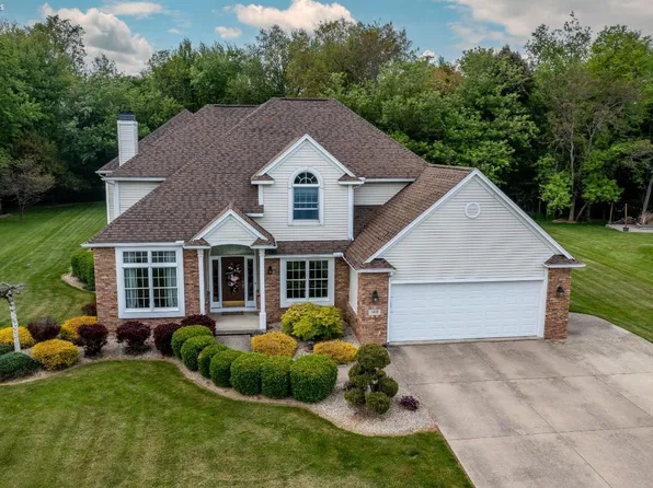 140 Springbrook Dr, Fremont, OH 43420