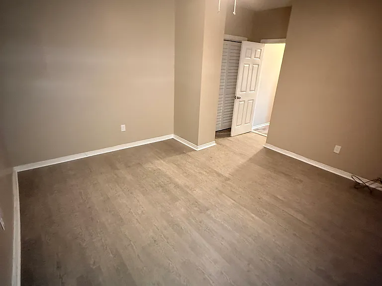 154 E Washington Ln #1 — Photo 3
