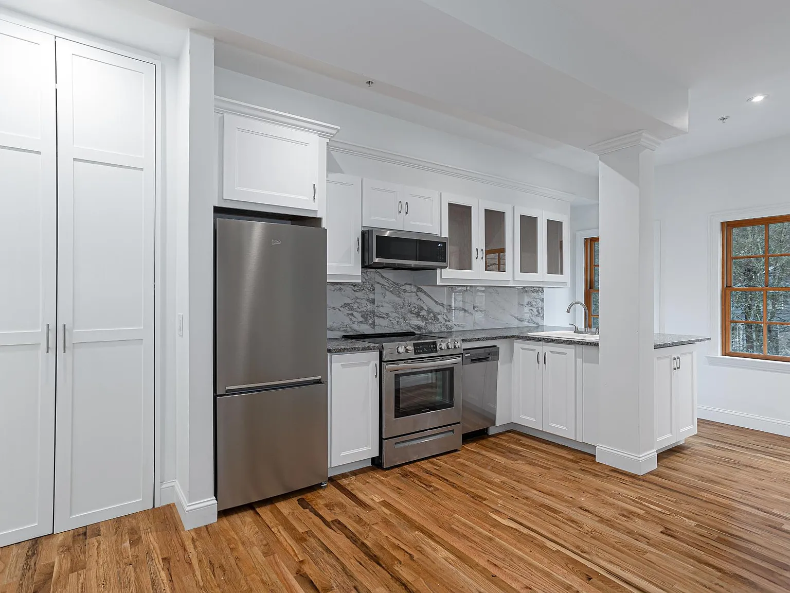 2 bed, 800 sqft, $3,150 — Photo 4
