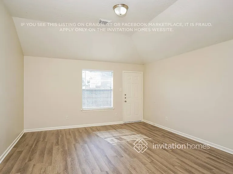 8583 Chaletford Dr — Photo 4