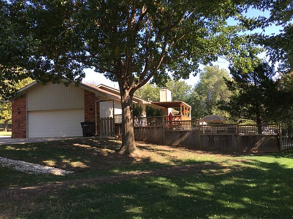 3rd image of 2401 Pinecrest Ct