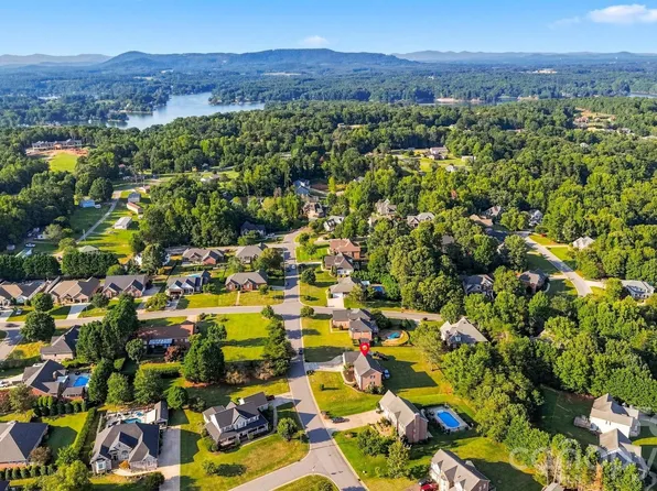 4948 Betty Dr NE, Hickory, NC 28601