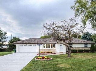2965 S Stigler Rd, New Berlin, WI 53146