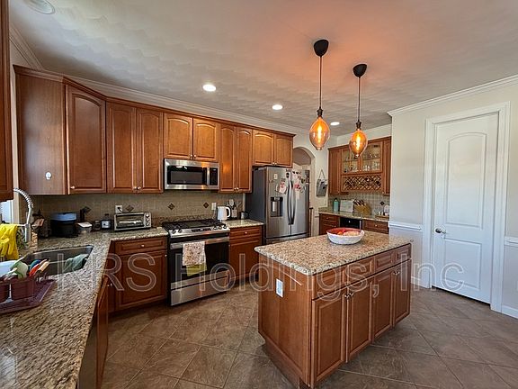 4th image of 516 Bells Hollow Ct