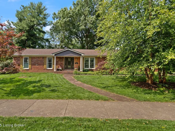 10806 Helmsdale Ln, Douglass Hills, KY 40243