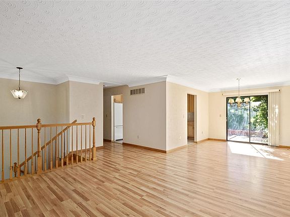 3rd image of 53 Glendale Dr
