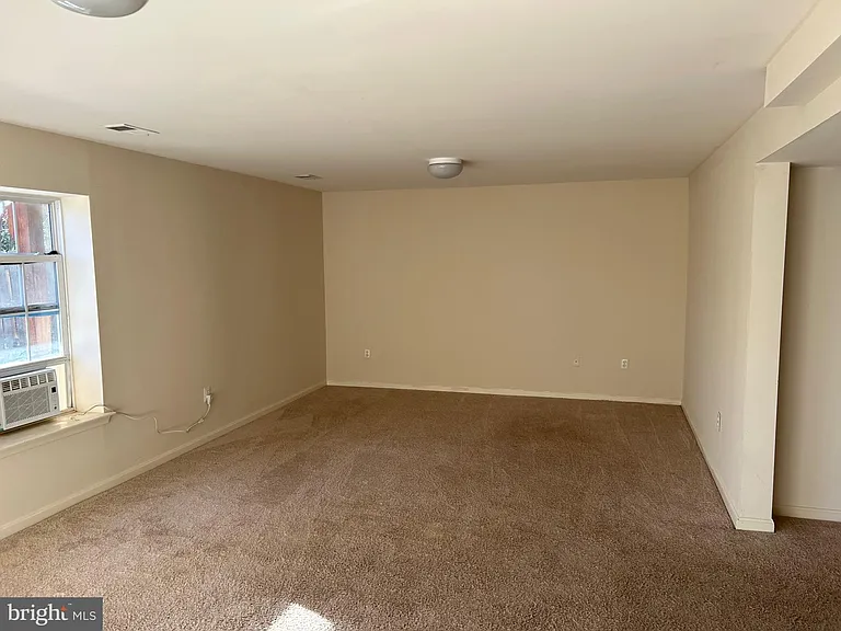 6821 Hollow Glen Ct — Photo 14