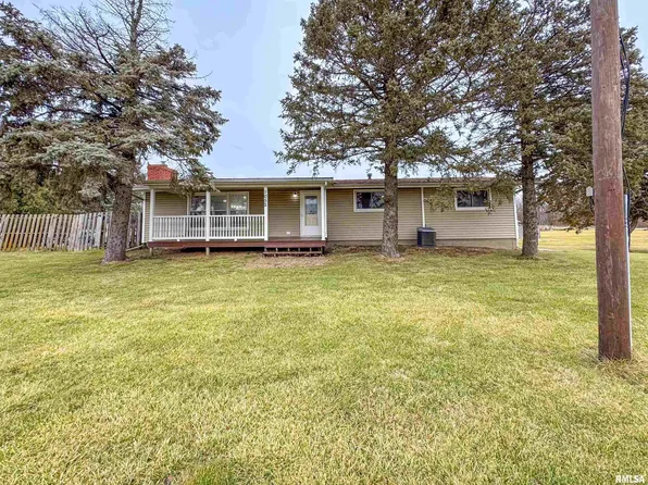 1052 2nd St, Camp Grove, IL 61424