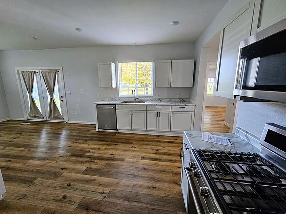 5th image of 109 Washburn Ave
